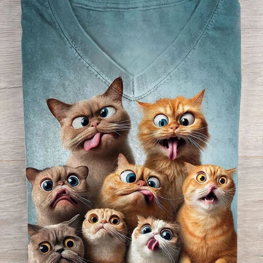 ม็อกอัปเสื้อยืดลายกลุ่มแมวการ์ตูน