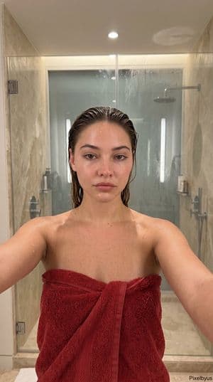 Realistic Spa Bathroom Selfie - 3